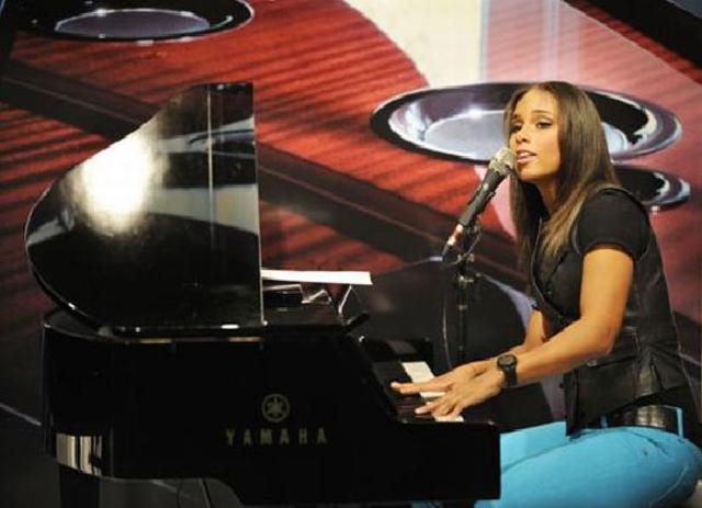 Alicia Keys accepted into a good school!!
