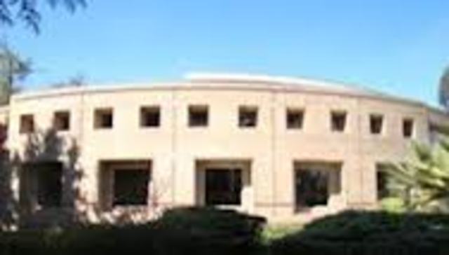 Se da la fundación del primer departamento de Ciencias humanas