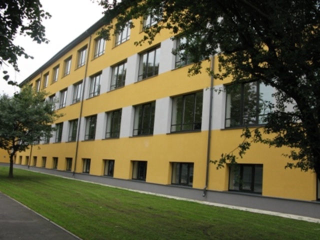 2009. a. lõpetas kooli 84. lend