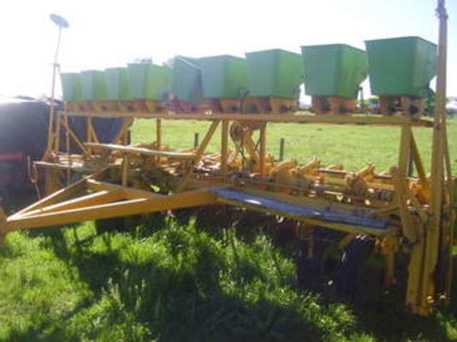 Creación de la máquina sembradora.