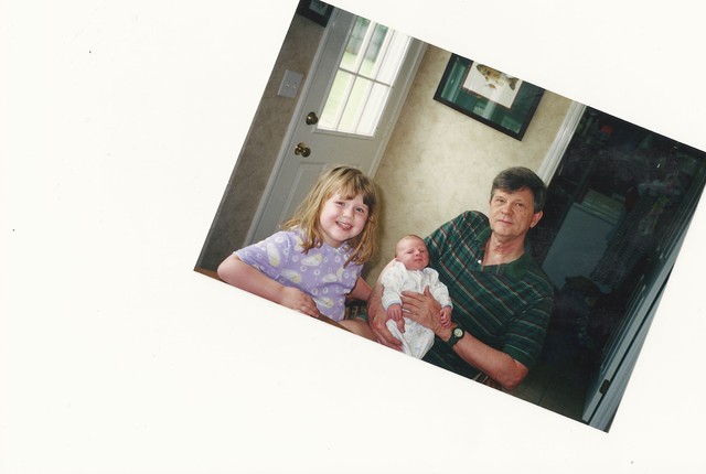 Mi hermanito nació en 2002.