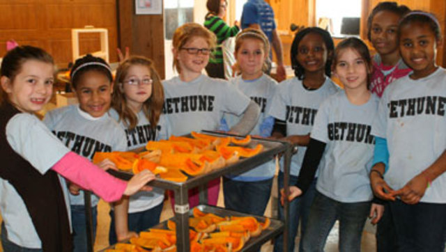 Se aceptan las primeras niñas en el Milton Hershey School