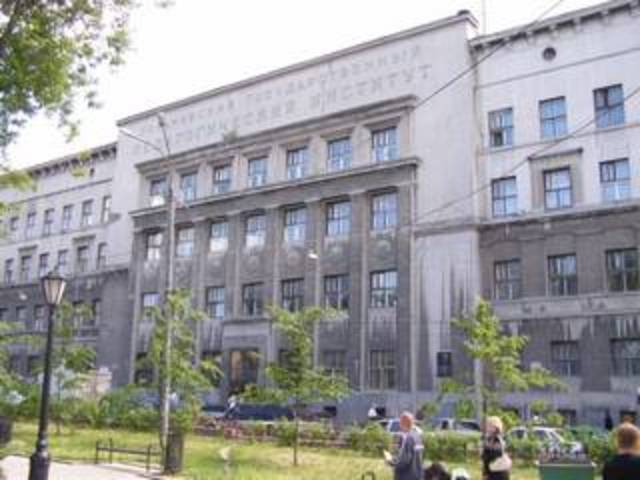 Окончила с отличием факультет математики, информатики и физики Нижегородского государственного педагогического университета