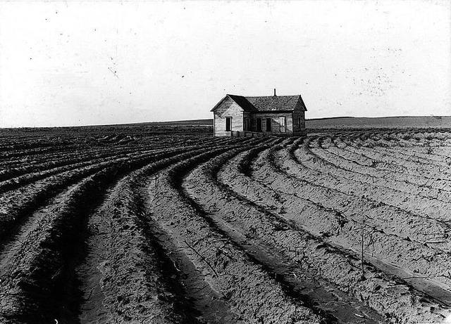 By 1932 400,000 farms had been lost due to foreclosure