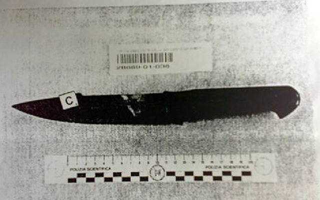 Il coltello sospetto a casa di Sollecito