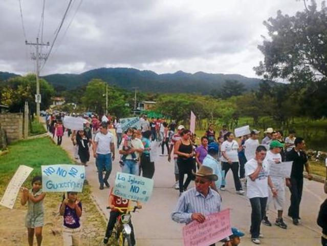 Surgen grupos de oposición