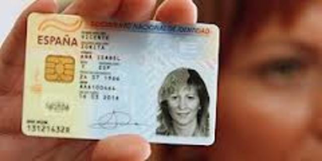 D68/2008 Suprime aportación fotocopias documentos de identificación oficiales y certificado de empadronamiento en los procedimientos administrativos de la Admnistración de la Junta de Andalucía y establece sede electrónica para notificaciones.