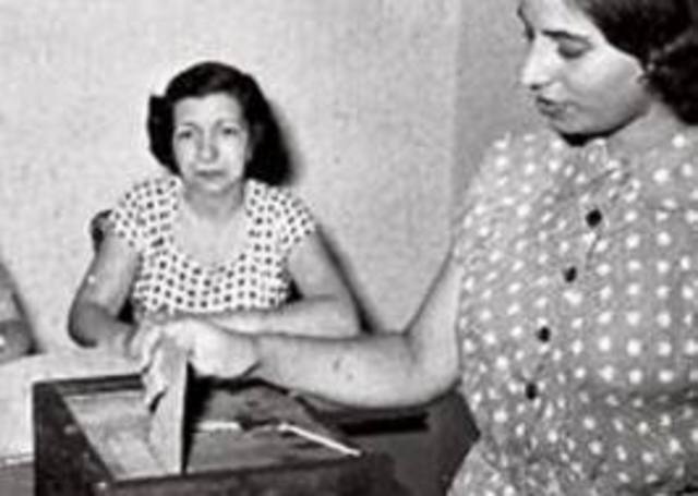 Se implementa el voto femenino