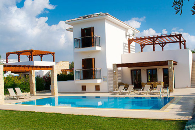 Spy Castle and Beckett get two days of honeymoon in Cyprus