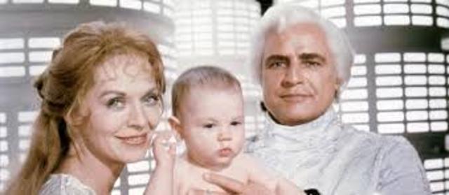 Jor-EL y Lara con su hijo Kal-El