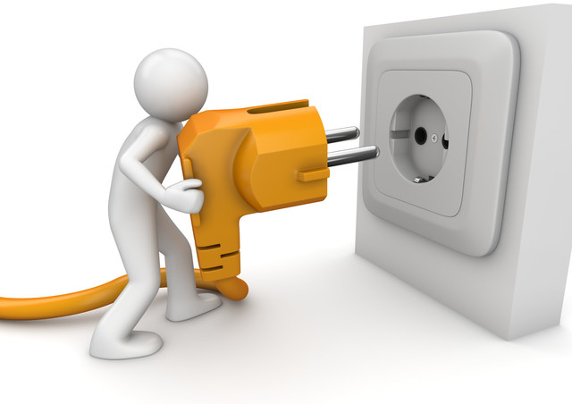 Nathan radley plugges the hole in the tree