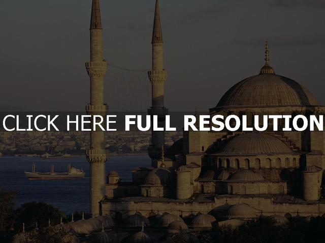 The fall of Constantinople.(Ottomans= Istanbul.)