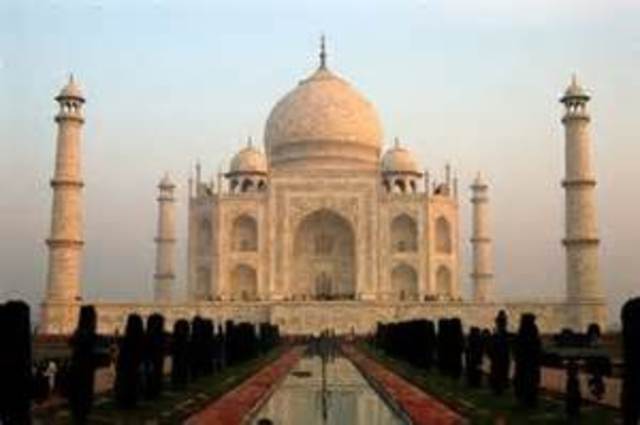 Taj Mahal built