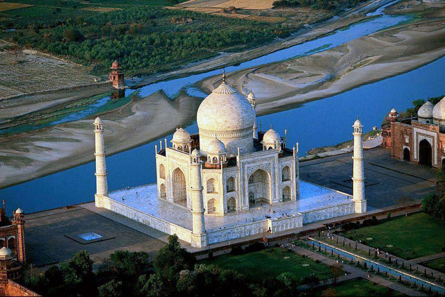 Taj Mahal built
