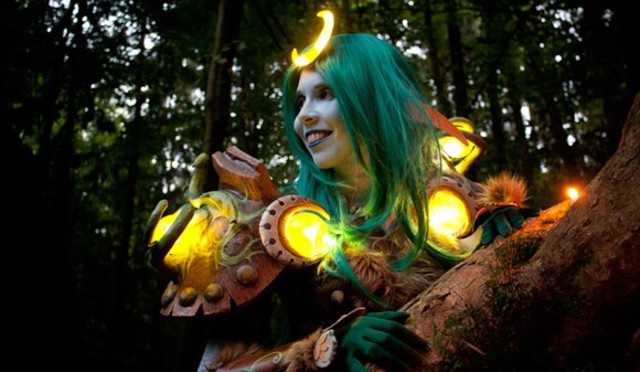 MUD- The earliest form of multiplayer games was debuted