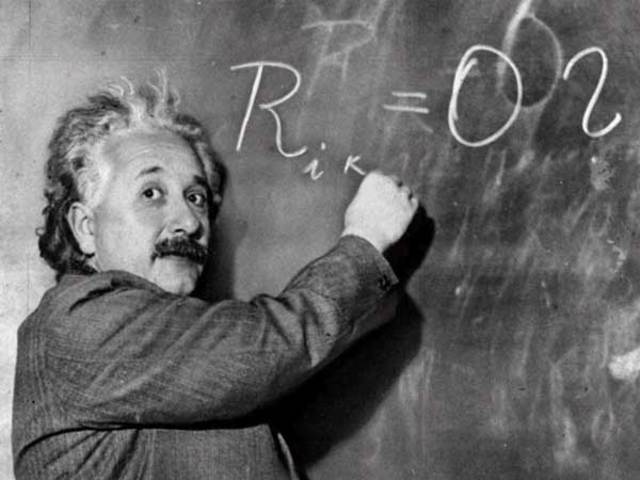 Einstein completes General Theory of Relativity
