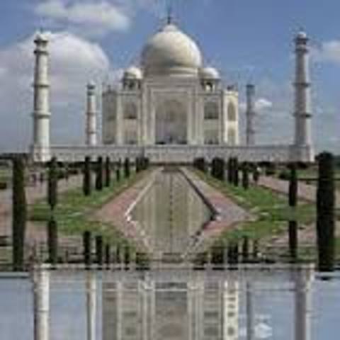 taj mahal built