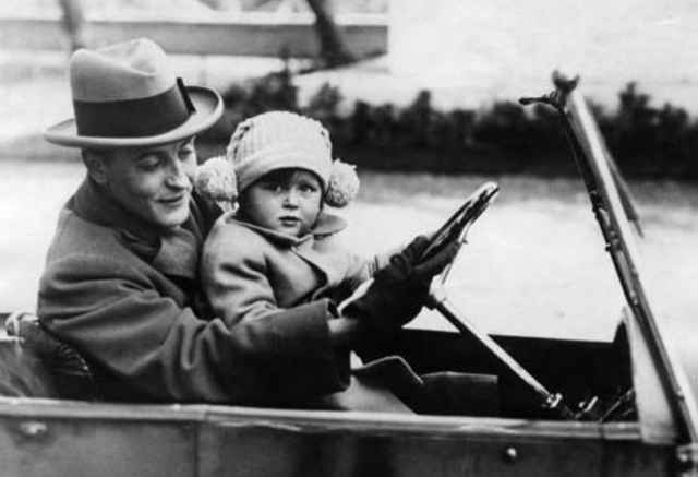 F. Scott Fitzgerald moves back to the United States