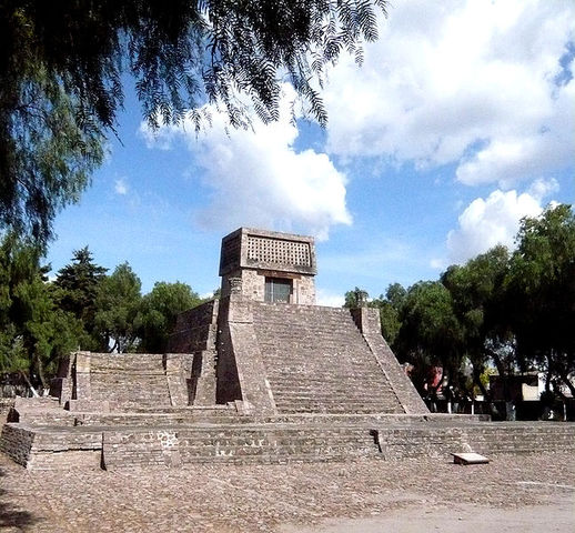 Cortes Conquers the Aztecs