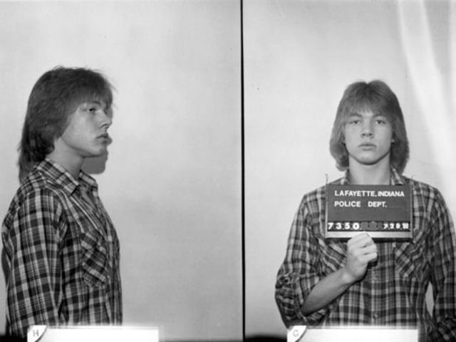 Axl va a parar a la carcel.