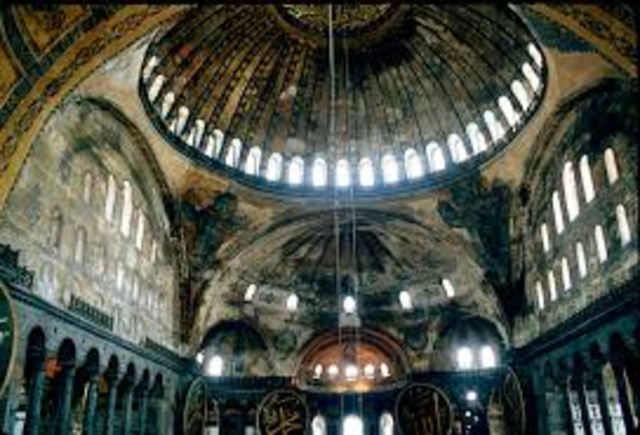 Constuntine built the Hajia Sophia