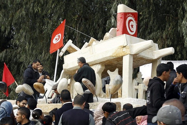 Grønthandler sætter ild til sig selv