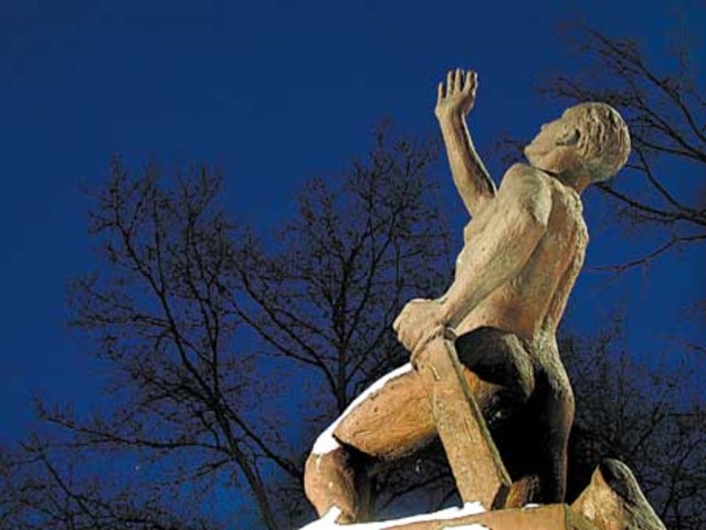 Hävitati vabadussõjas langenud koolipoiste mälestussammas.