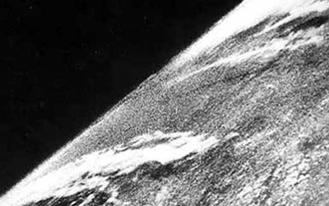 Primeira foto tirado do espaço