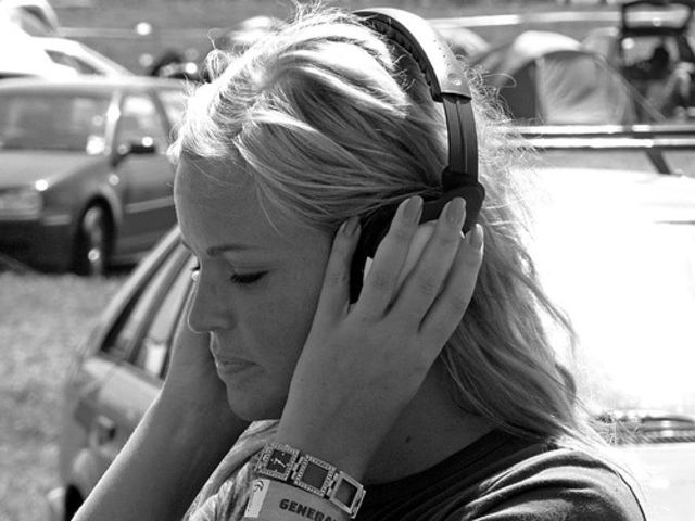 Walk This Way debuts with Run DMC & Aerosmith