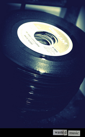 Tupac and Biggie create the 90's gangster rap