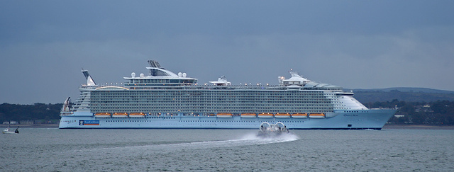 yo iba a la carribean. 2003-2011 (Oasis of the seas, LArgest ship in the world at the time. now the Second? I believe)
