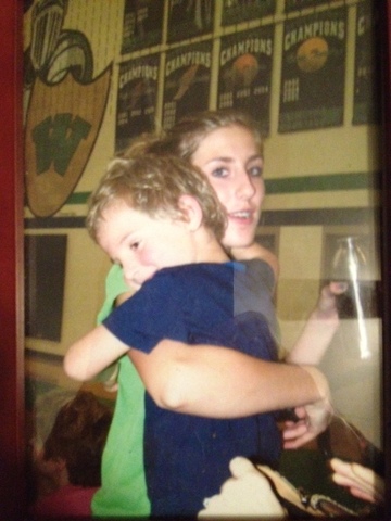 Jugué el voleibol. Despues de partido voleibol celebramos