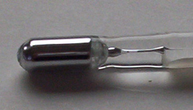 Gabriel Fahrenheit created thefirst mercury thermometer