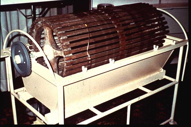 Willem J. Kolff builds the first dialysis machine.