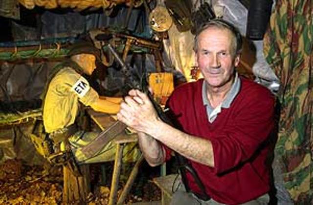 son detenidos varios dirigentes de ETA y exiliados a Francia como el mismo “cabra”.