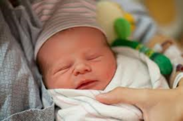 Mi pequeño hermano nació en 2002.