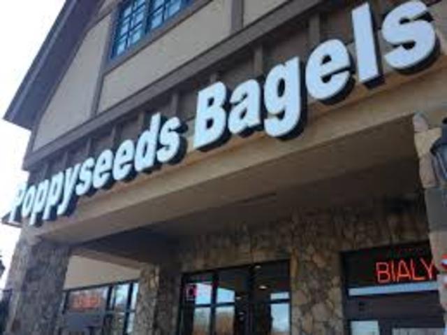 Obtuve mi primer trabajo en 2011 en Poppyseeds Bagels.