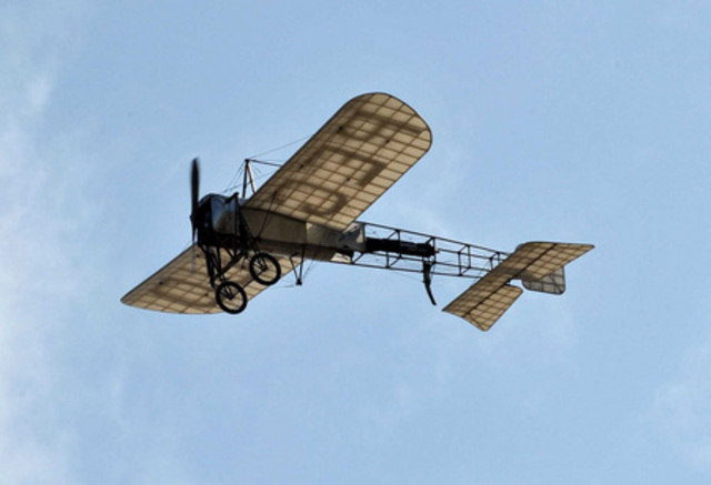 First cross-Channel hovercraft service introduced