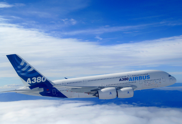 Airbus A380 ‘super jumbo’ aircraft unveiled