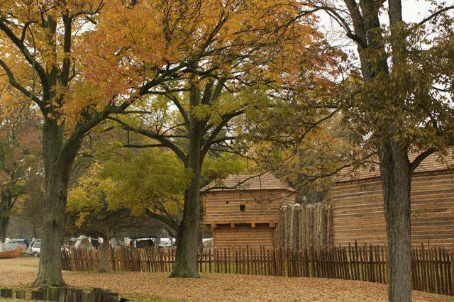 French begins building forts along Ohio River