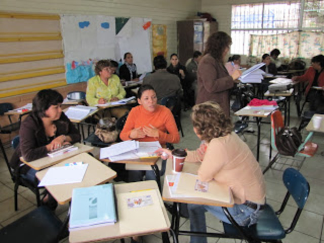 CAPACITACIÓN DE MAESTROS EN SERVICIO CON UNA DURACIÓN DE 3 AÑOS