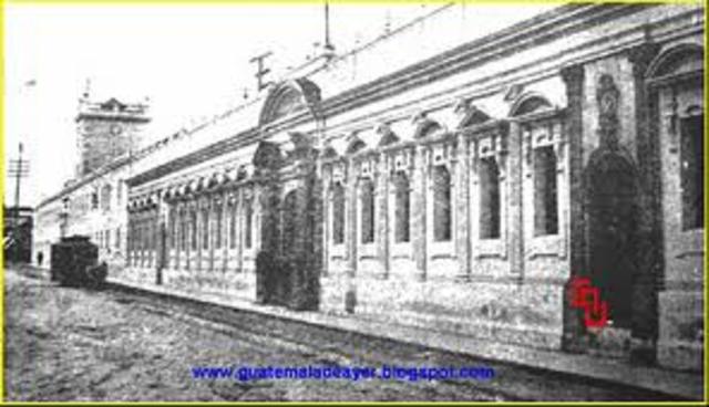 Creación de los estatutos de la Universidad