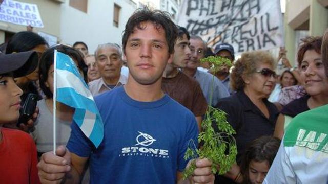 Detienen al pintor Gastón Zárate, quien asegura que inocente