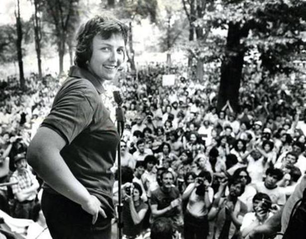 Elaine Noble, primer representante gay en un cargo estatal