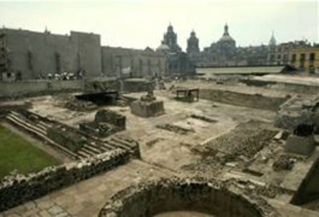 1519 Cortés arrives in Tenochtitlan