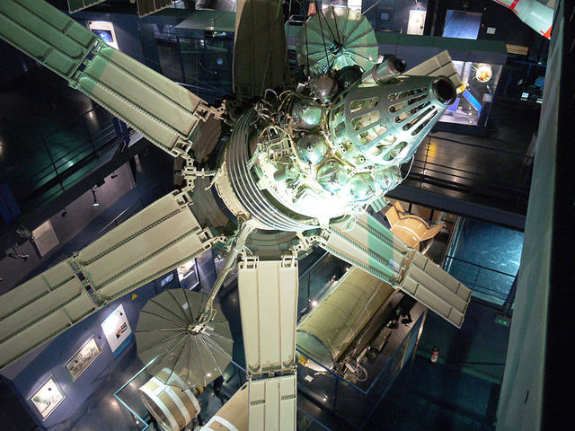 Pierwsza transmisja telewizyjna przez satelitę