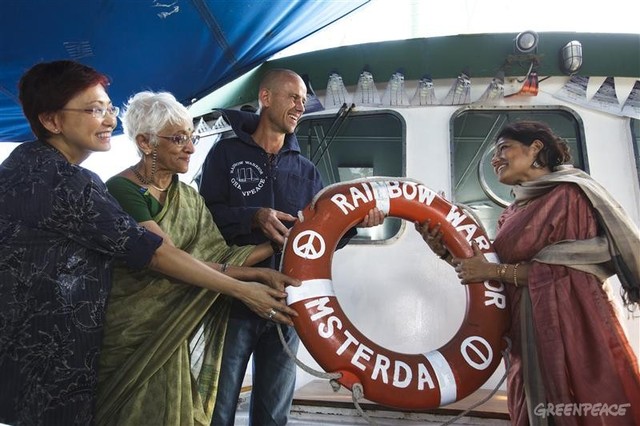 Donación del Rainbow Warrior II