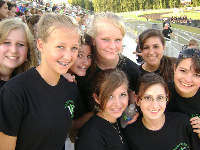 En mi primero año de escuela secundaria, en 2010, empecé  practicar Color Guard.