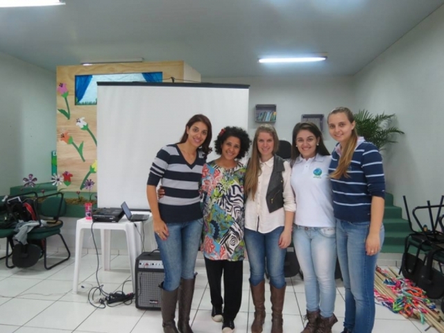 FORMAÇÃO EM VIVÊNCIAS E POSSIBILIDADES DE PROJETOS SOCIOAMBIENTAIS PARA FORTALECIMENTO DOS ESPAÇOS E SALAS VERDES DA BP 3