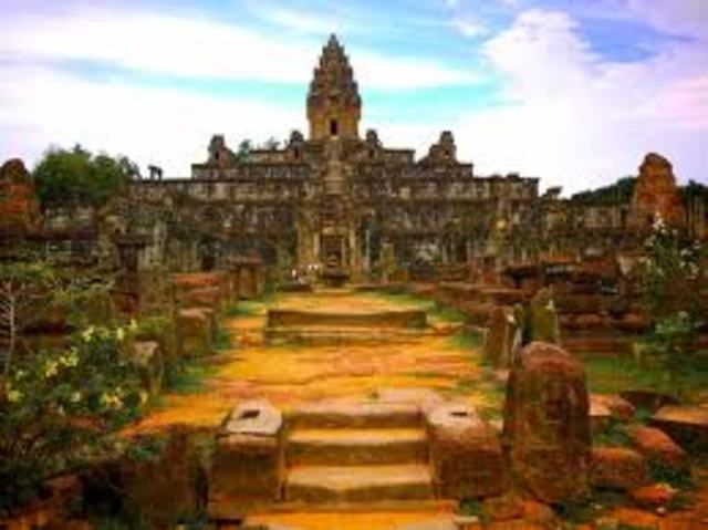 Indravarman I builds Preah Ko, Bakong temples and the Indratataka Baray